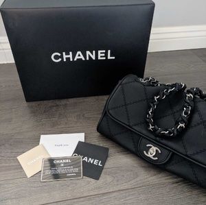 Black Chanel calfskin slouch bag